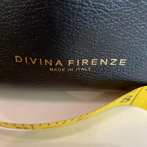 DIVINA FIRENZE. Black leather crossbody - Picture 6 of 6
